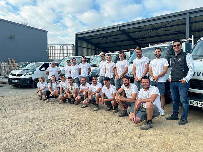 L'équipe Rokaï Paysagiste - Vos créateurs de jardins d'exception en Vendée Photo de l'équipe des paysagistes de l'entreprise Rokaï à Saint-Gilles-Croix-de-Vie
