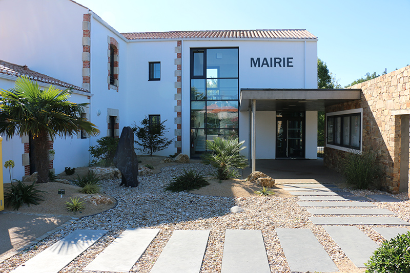 Création de massifs de fleurs et végétalisation de voirie pour une municipalité à Saint-Gilles-Croix-de-Vie